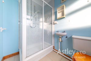 ensuite- click for photo gallery